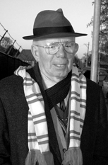 Marcel als supporter van F.C. Heikant met sjaal